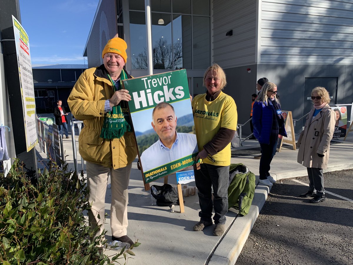 StephenBromhead's tweet photo. With Julie Hicks handing out for husband Trevor in Queanbeyan 1 degree. Sue’s loving it. https://t.co/NMkV5Fi8fE