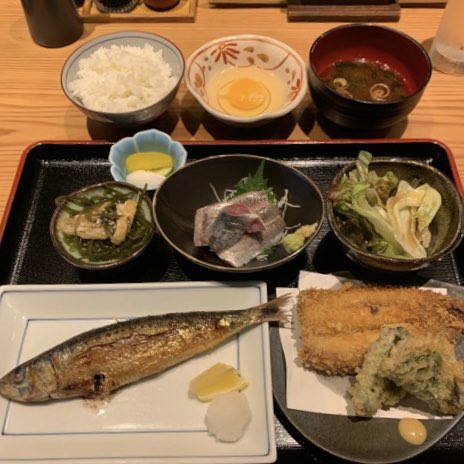 いけちゃん 本八幡 山咲き 鰯づくし定食 刺身 フライ 塩焼き 大葉梅肉包み揚げ イワシ4匹分使用 本八幡 山咲き T Co Iyyuzxqjoi Twitter