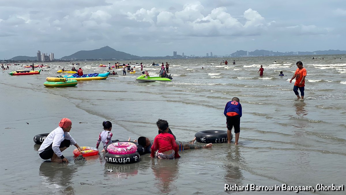 The sun is starting to come out now on Bangsaen Beach. There’s a lovely breeze and not really that hot, but a bit humid. Starting to get busy now but not as many people as I expected. Maybe more later today or on Sunday  #Thailand