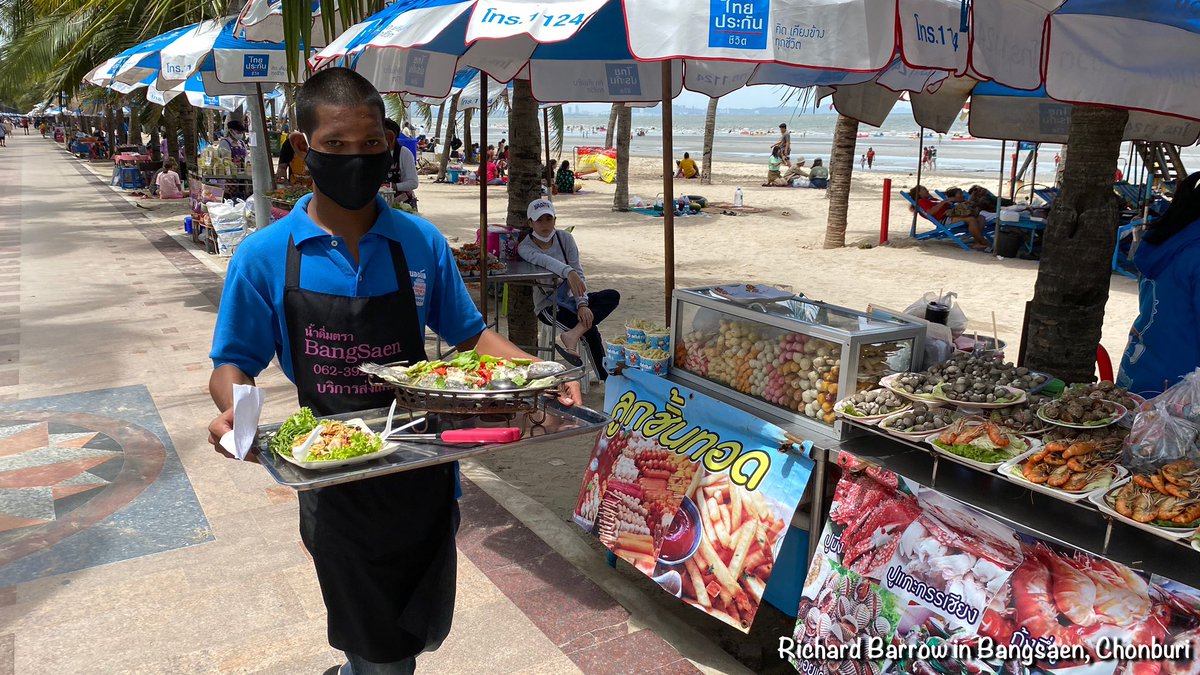 Two of the main reasons people come to Bangsaen Beach is for the sea breeze and seafood. And there is certainly plenty of that  #ThaiFood  #Thailand – bei  หาดบางแสน (Bang Saen Beach)