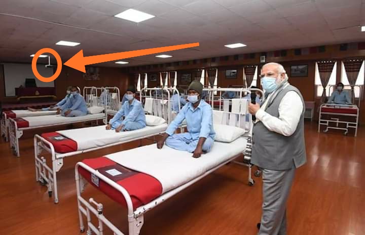 ActivistDeep's tweet photo. ये महेंद्र सिंह धोनी @msdhoni को पकौड़ा खाने के लिए कोई और जगह नहीं मिली क्या ?

अस्पताल में ऐसे भीड़-भाड़ इक्कठी करके कौन पकौड़े खाता है भाई ? 😋😏😏 

#ExposedTour
@narendramodi https://t.co/Hg7OoDC90N