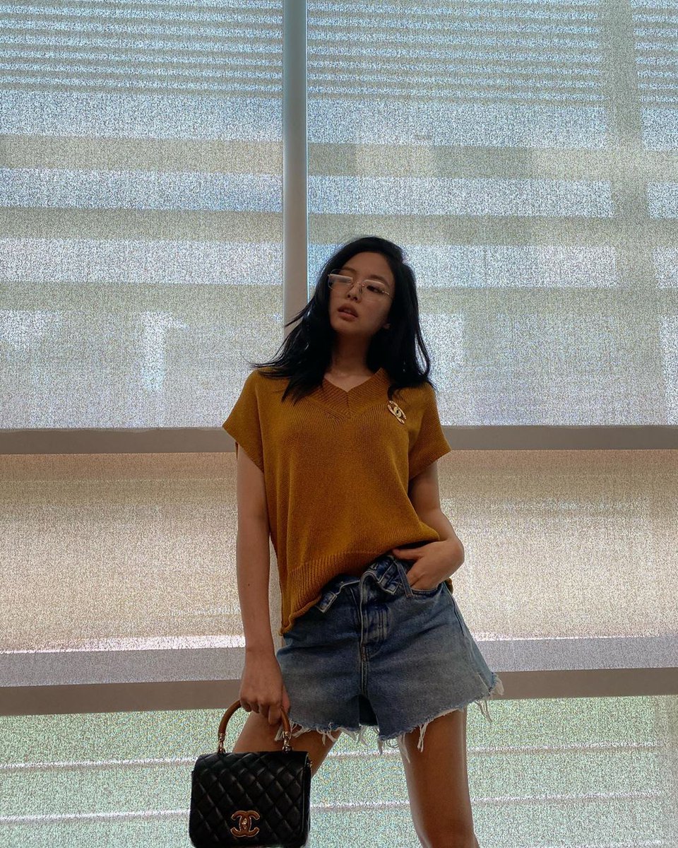 อห ทูนหัวสุดแสนจะเท่ ไอเท็มวันนี้ชาเนลและแว่นเดซี่เจนเทิลโฮม JENNIE BEST GIRL 🖤