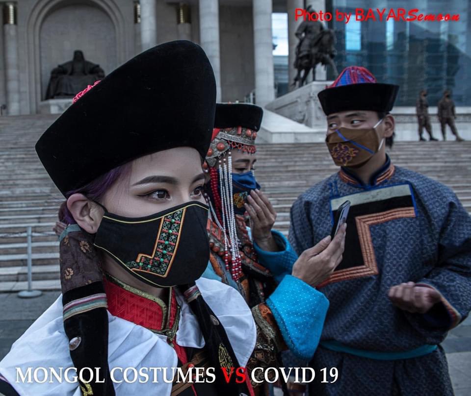 モンゴルのファッションショーに登場したマスクがおしゃれで素敵 民族衣装に馴染むデザインに注目 伝統的な柄に合わせたマスクが普及 Togetter