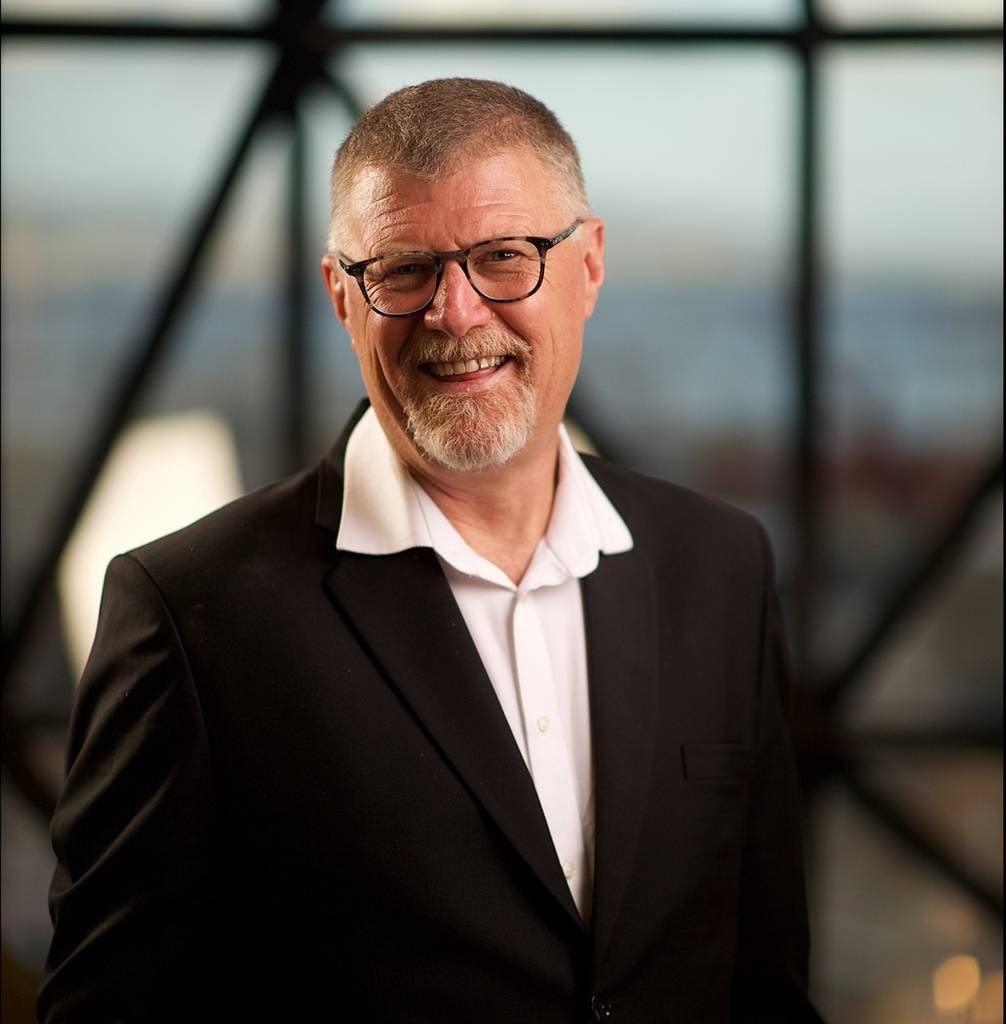 TvMzansi's tweet photo. Happy Birthday to this storyteller @MeyerDeon 🎉

A thriller novelist &amp; scriptwriter whose books are translated into more than 27 languages worldwide. The brains behind #TRACKERSSA an adaptation of his novel of the same name which debuted on MNet &amp; later had a Cinemax release. 🙏🏾 https://t.co/EAHrXo2pNV