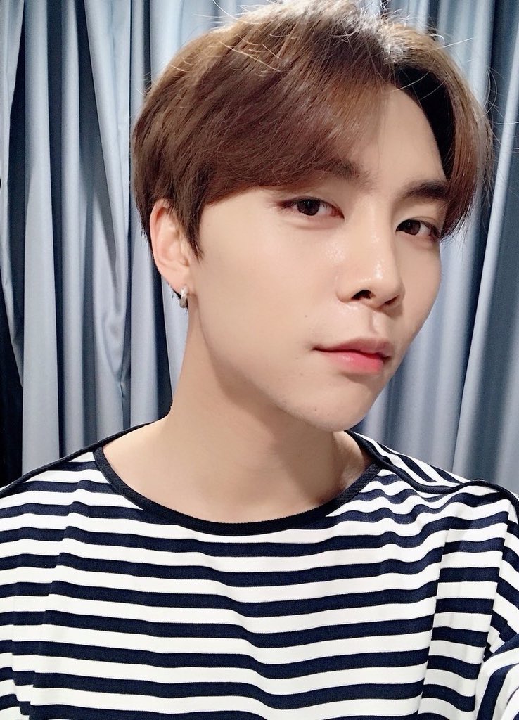 BJNYz's tweet photo. คนหล่อก็คือคนหล่อจริง (ಥ_���) https://t.co/zfSX2Y3CTA