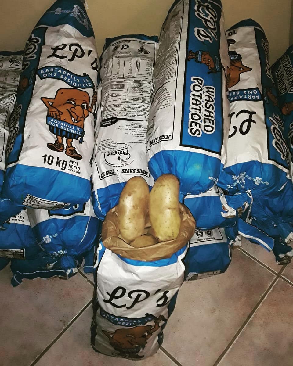 Lesego_Mash_ii's tweet image. Good morning Twitter Family 

I'm selling large Potatoes for R55. Cabbage for R20 and also chicken (cleaned) for R65.
Delivery is available.
I'm based in Mabopane, north of Pretoria. 
DM or WhatsApp 0817164679.
#DJSBU #Covid_19 
#WeStillAtIt #CombosAreCommunicating