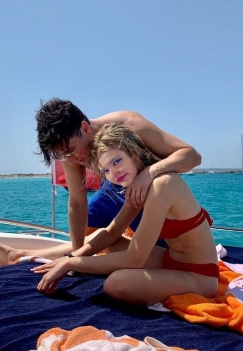 TiaTikki's tweet photo. Aquí con mi novio Logan cuando fuimos de vacaciones a ibiza😎👌
Se paso bien, queremos volver pronto.
#BigTimeReunion #BTRBACK #BIGTIMEBACK #worldwide #bigtimerushONLINE #bigtimerush #RUSHERSALIVE https://t.co/EmZLW5F8WQ