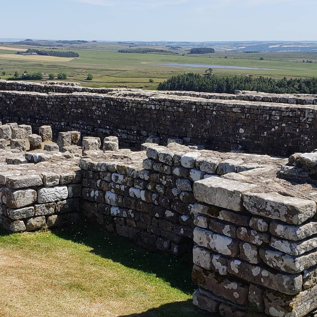 WanderingWon180's tweet photo. Housteads is one of 15 forts along the 73 miles of Hadrian's Wall. Work began around 122 AD and was built to keep the barbarians separate from the Romans'. This wall held the north-western frontier of the Roman Empire.for 300 years. #housteadsromanfort #… https://t.co/rptJK0ukZZ https://t.co/m8bt7IBBIg