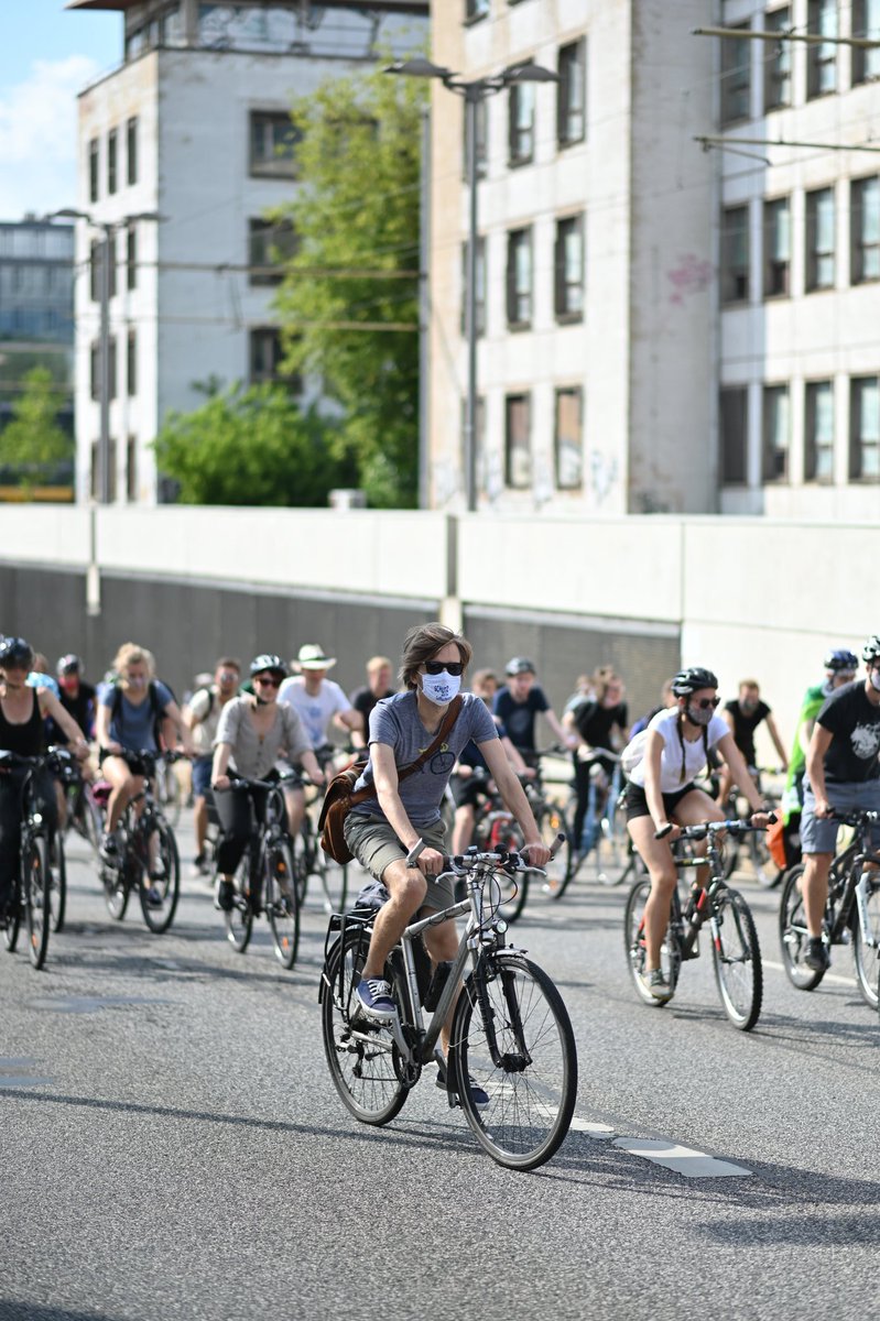 Gestern haben wir bei unserer Fahrraddemo mit über 600 Menschen für mehr ÖPNV und besseren Radverkehr protestiert.💚 Anlässlich des Dresdner #Stadtradeln|s haben wir zusammen 12.000 km gesammelt! Am 10., 17. und 19.07. geht es weiter - Stay tuned!🚲 #FridaysForFurture