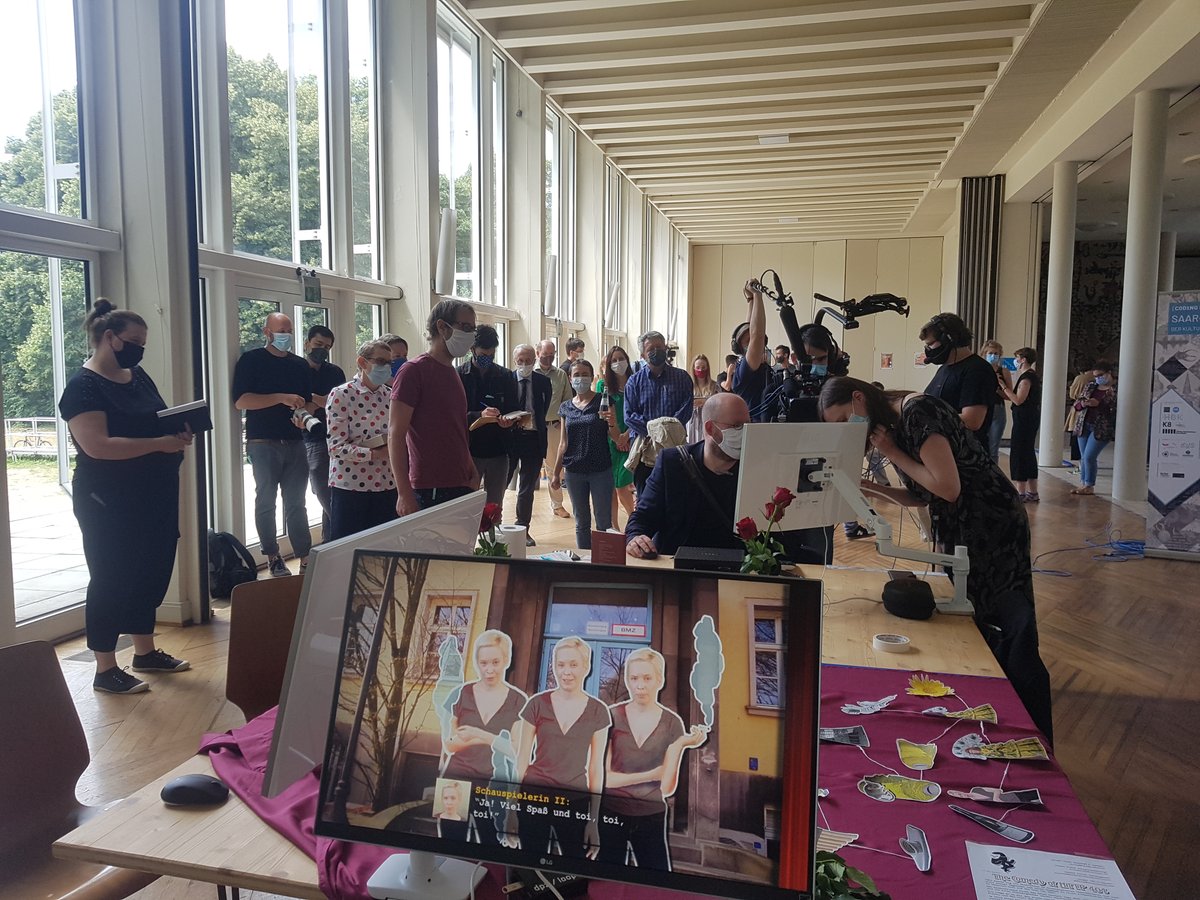Die Projektpräsentation läuft - alle mit Masken vermummt, deshalb etwas akkustisch gedämpft, aber tatsächlich vor Ort!