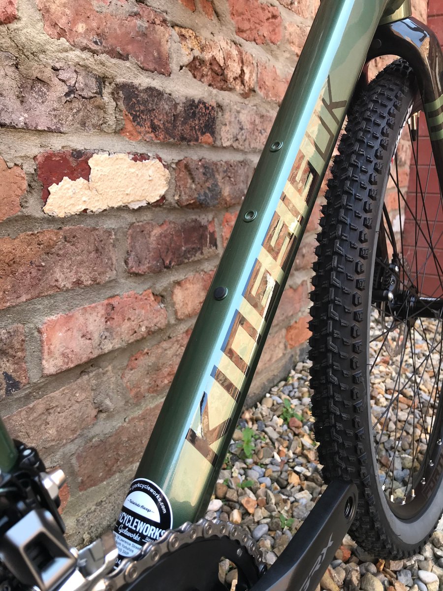 YorkCycleworks's tweet photo. GRAVEL ADVENTURES AHOY!
One lucky customer took this Harris Green @KinesisBikes_UK Tripster AT from us recently. Built with @ShimanoROAD GRX, @Hopetech Fortus 27.5/650b wheels and a @RitcheyLogic finishing kit, it really is a Swiss Army knife of a bike. #tailwindsalways https://t.co/L7e6mgDHBa