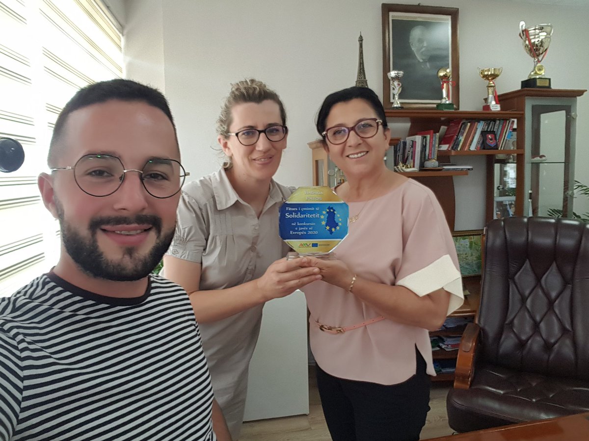 EUUnitPatos's tweet photo. Gjithnjë fitimtarë!🙏🏻
Çmimi i "Solidaritetit", për Javën e Evropës 2020! 🇪🇺🇦🇱

#EuropeWeek2020 "Solidarity" Prize!
 
#BashkitëpërnëEvropë
#BashkiaPatos
#AMVV https://t.co/J5iCVLywnt