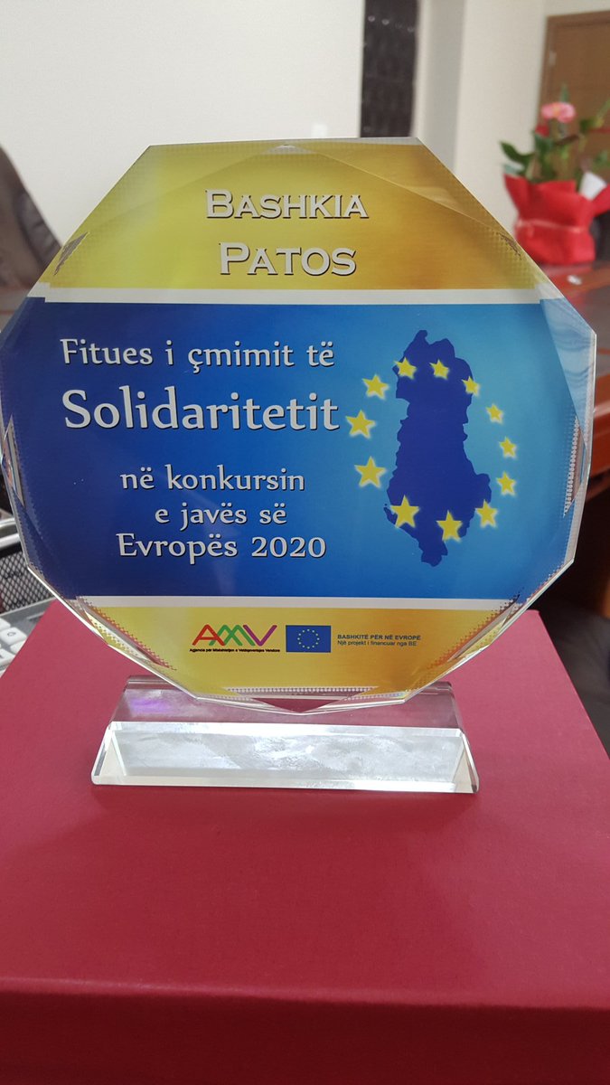 EUUnitPatos's tweet photo. Gjithnjë fitimtarë!🙏🏻
Çmimi i "Solidaritetit", për Javën e Evropës 2020! 🇪🇺🇦🇱

#EuropeWeek2020 "Solidarity" Prize!
 
#BashkitëpërnëEvropë
#BashkiaPatos
#AMVV https://t.co/J5iCVLywnt
