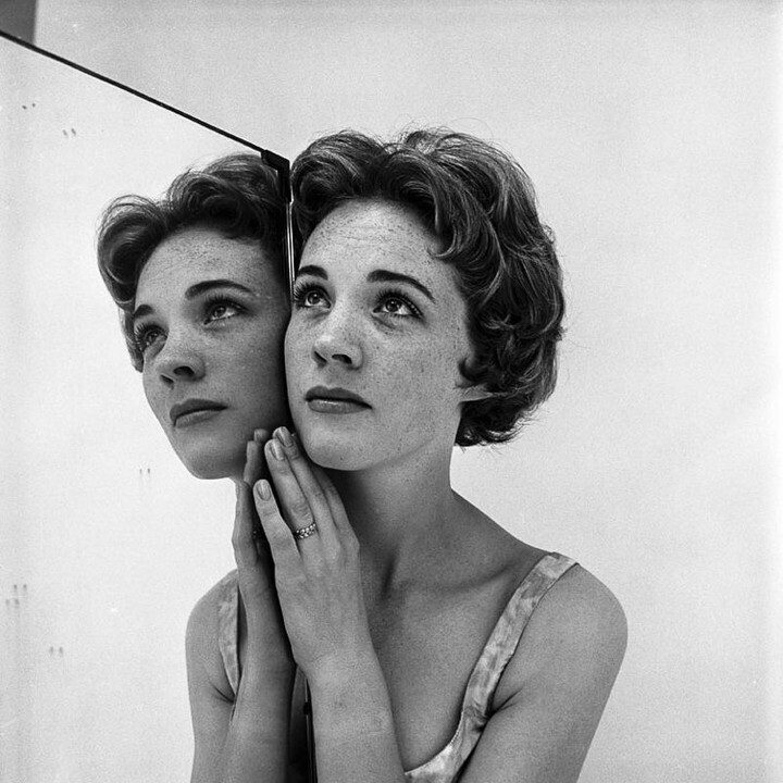 GDCinteriors's tweet photo. Cecil Beaton understood the power of a carefully constructed photographic portrait and the importance of meeting the immediate expectations of both subject and viewer.⠀
https://t.co/Jnm4oiTnFR⠀
Dame Julie Andrews, 1959 by Cecil Beaton https://t.co/kpPOkVRt3R https://t.co/n1uPUAOFmV