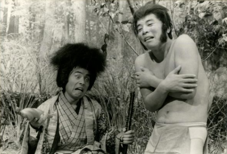 shinya_bokudake's tweet photo. 【ちょっと一興😉】

モノクロ（番宣用）▶カラー

『ドリフ大爆笑'77』〔フジテレビ〕[77.11.01放送]より

#加藤茶 
#千昌夫 

この回のコント・テーマは「旅」
コチラは「追い剝ぎ」の憂き目に遭ったようで…🤣

@retoro_mode https://t.co/Q9MWpLgitB