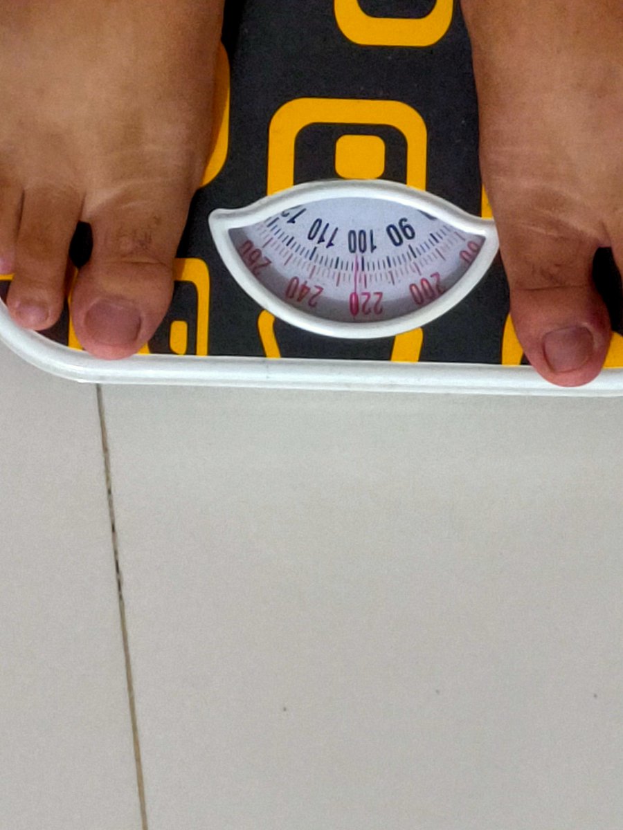 DeeAqoCHades's tweet photo. 1 month intermittent fasting.
107kg to 100kg :).
#progressisprogressnomatterhowsmall https://t.co/1gG64dwT1b