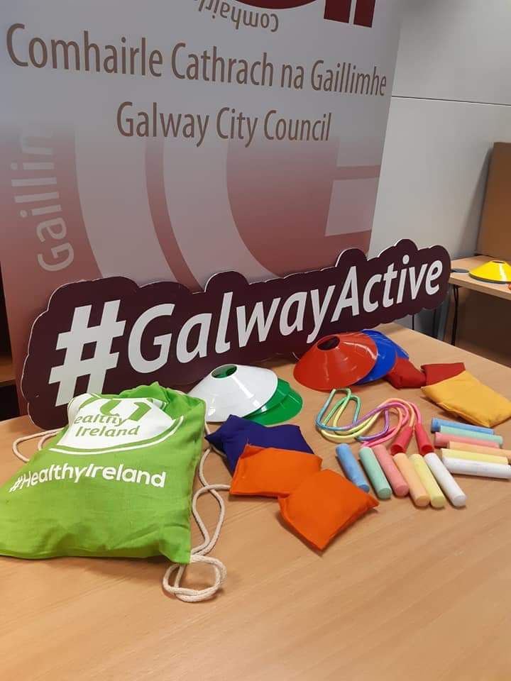 Today is #NationalPlayDay! To mark this #HealthyGalwayCity, in partnership with @GalwayLSP @GalwayCityCo & @CypscIrl Galway prepared & distributed 450 play packs to families across the City. 

For ideas to get your kids playing visit  gov.ie/letsplayireland

#InThisTogether