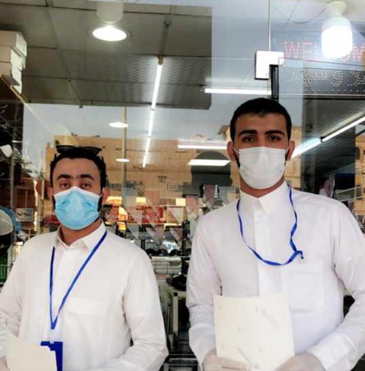 at1_19's tweet photo. اطلق مستشفي الخفجي العام حملة توعويه ميدانيه بالتعاون مع  #فريق_اثر_التطوعي بمحافظة #الخفجي لمده ثلاث ايّام 
والتي تستهدف الأسواق الشعبيةلتوعيةالمتسوقين وأصحاب المراكز التجارية،بأهميةالإجراءات الاحترازية للوقاية من فيروس كورونا. https://t.co/gypzMAhjSB