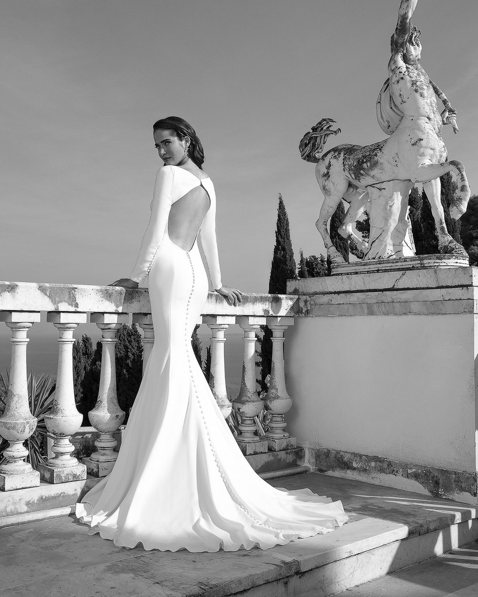 ja_bridal's tweet photo. Turn heads in this crepe long sleeve fit and flare gown lined with jersey from top to bottom, with a stunning illusion back 😍 #JustinAlexander #style_88133
.
.
.
.
.
.
#sexyweddingdress #dreamy #romance #elegant #classy #sophisticated #weddingdressdetails #weddingdresscode #we https://t.co/NNkow9iqpa
