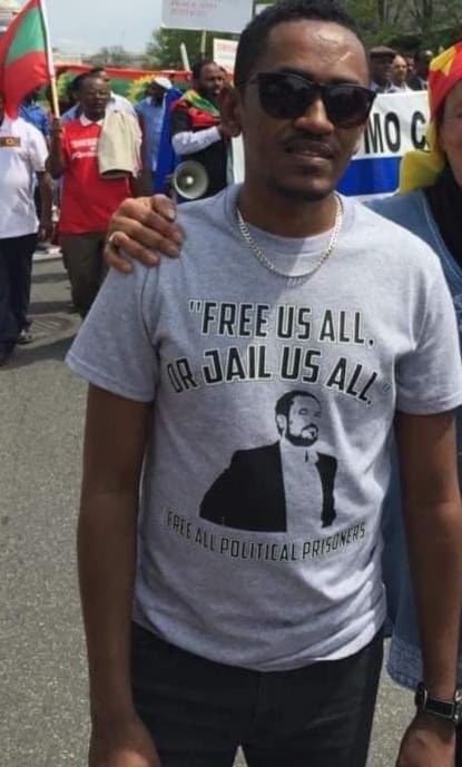 BaroTumsaX's tweet photo. #HaacaaluuHundeessaa got assassinated and the man he always fought for and many others with the same political view are now thrown in jail starting the same day he was murdered simply for having an opinion while #Oromo in #Ethiopia.
#OromoProtest #NoJusticeNoPeace https://t.co/qtxa8YUEDn