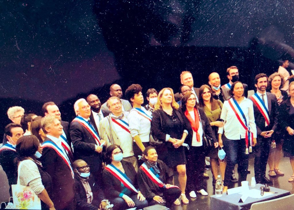 Hier soir, le Conseil municipal à #Bagnolet a élu @Tony_Di_Martino, maire. Bravo à mon ami et à son équipe rassemblée pour poursuivre la transformation d'une ville solidaire, écologique &amp; citoyenne ✊🌱