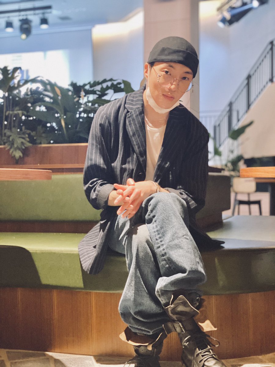 official_yoon_'s tweet photo. 인서들 오늘 악인전 잊지말아요 ㅎㅎ💙 내일은 복면가왕도!!!! https://t.co/stfYj6XSzl
