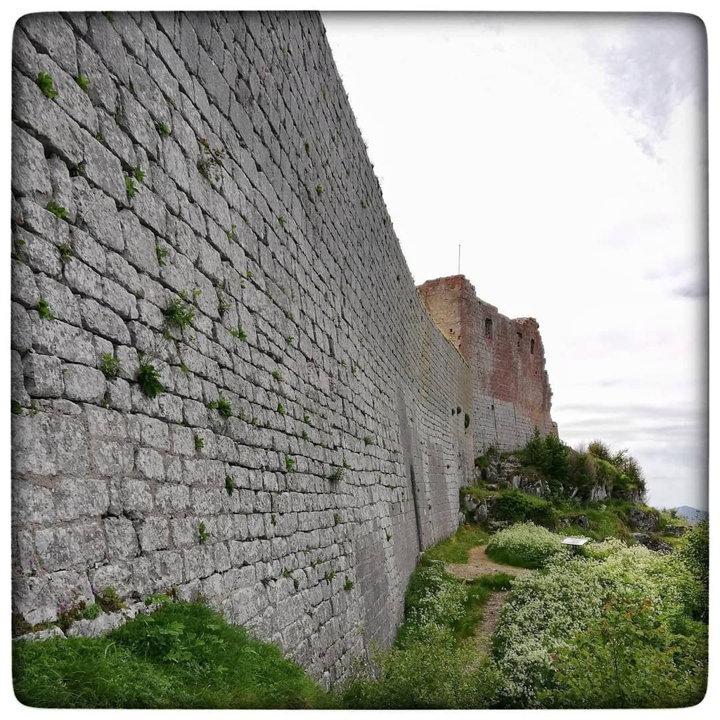 Fortifications. 

#montségur #montsegur #chateau #cathare #cathares #architecture #ariège #ariègepyrénées instagr.am/p/CCN1H4_i9CE/