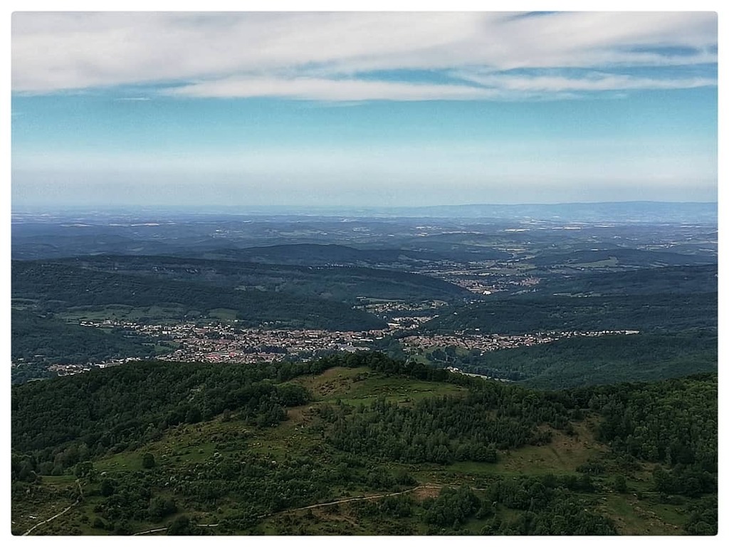 Au loin...

#montségur #montsegur #chateau #cathare #cathares #france #ariège #ariegepyrenees instagr.am/p/CCN1eEPCqlp/