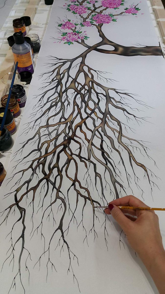 Serendipity_J0's tweet photo. My daily dose of art
This time Sakura tree in between seasons
#silkart #silkscarf #handmade 
#joannasilkart 
#sakura https://t.co/VV0bSrlblh https://t.co/DrOA1scbDP
