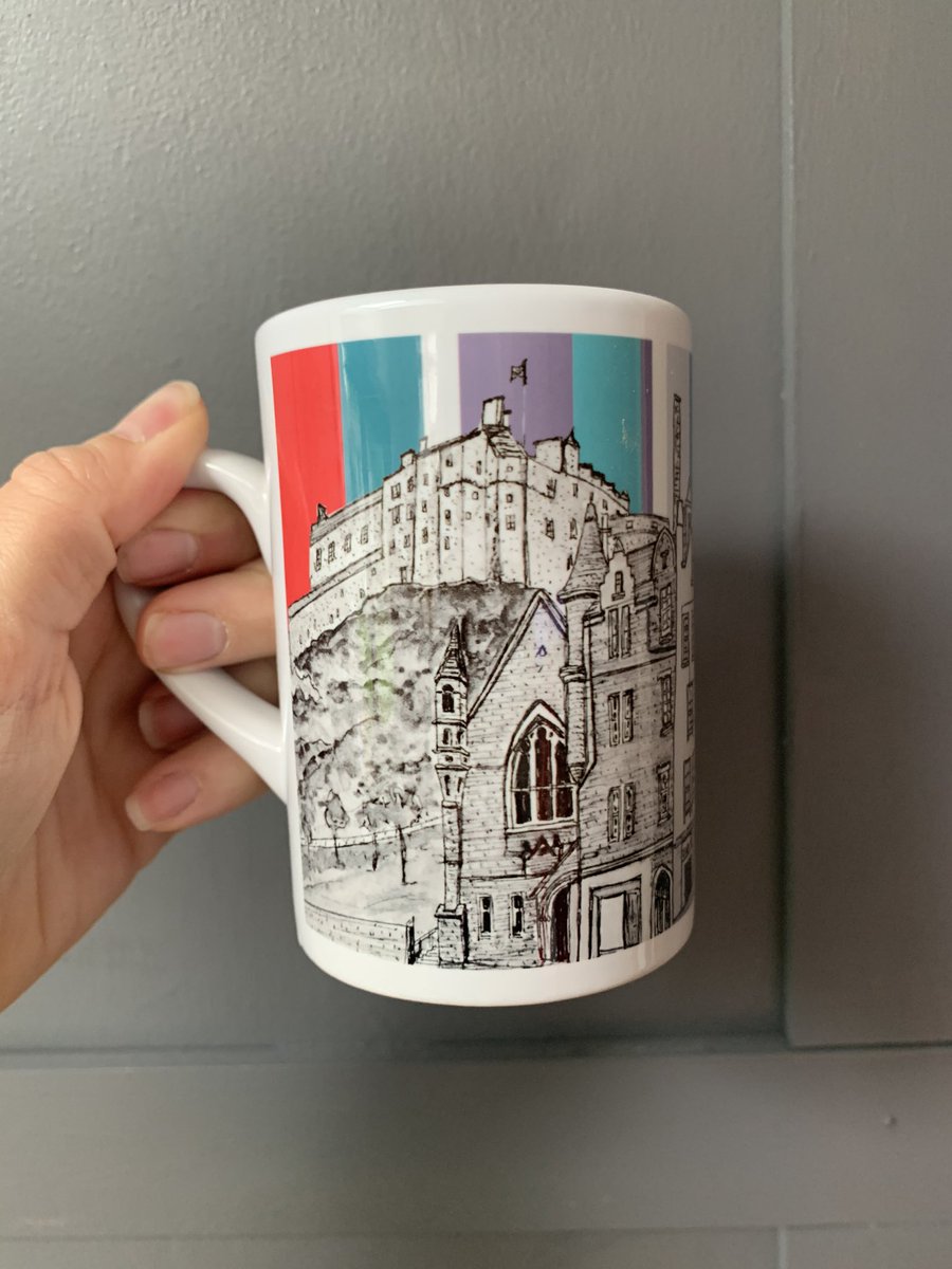 ScottieSketchCo's tweet photo. What a day to go visit a castle eh? This is my @edinburghcastle mug. Perched high up above the grassmarket, this castle is is the heart of Edinburgh. This mug is available to buy on my website, along with a matching tea towel
#edinburgh #edinburghcastle #mug #scotland #shopsmall https://t.co/EI5kGOd646