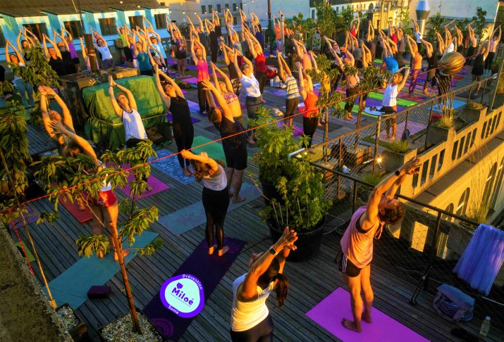 vbianconi_miloe's tweet photo. 🧘‍[YOGA]🆒 Une séance de yoga sur le toit du palais de Lucerne à Prague le 1️⃣er juillet 2️⃣0️⃣2️⃣0️⃣ #sport #sante #bienetre #prevention #bienvivre #bienvieillir #yoga #miloe @MiloeSante https://t.co/OOa57hMITQ