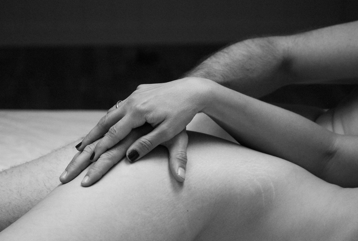 thxvioleta's tweet photo. skin on skin https://t.co/rbDHBQMxbh