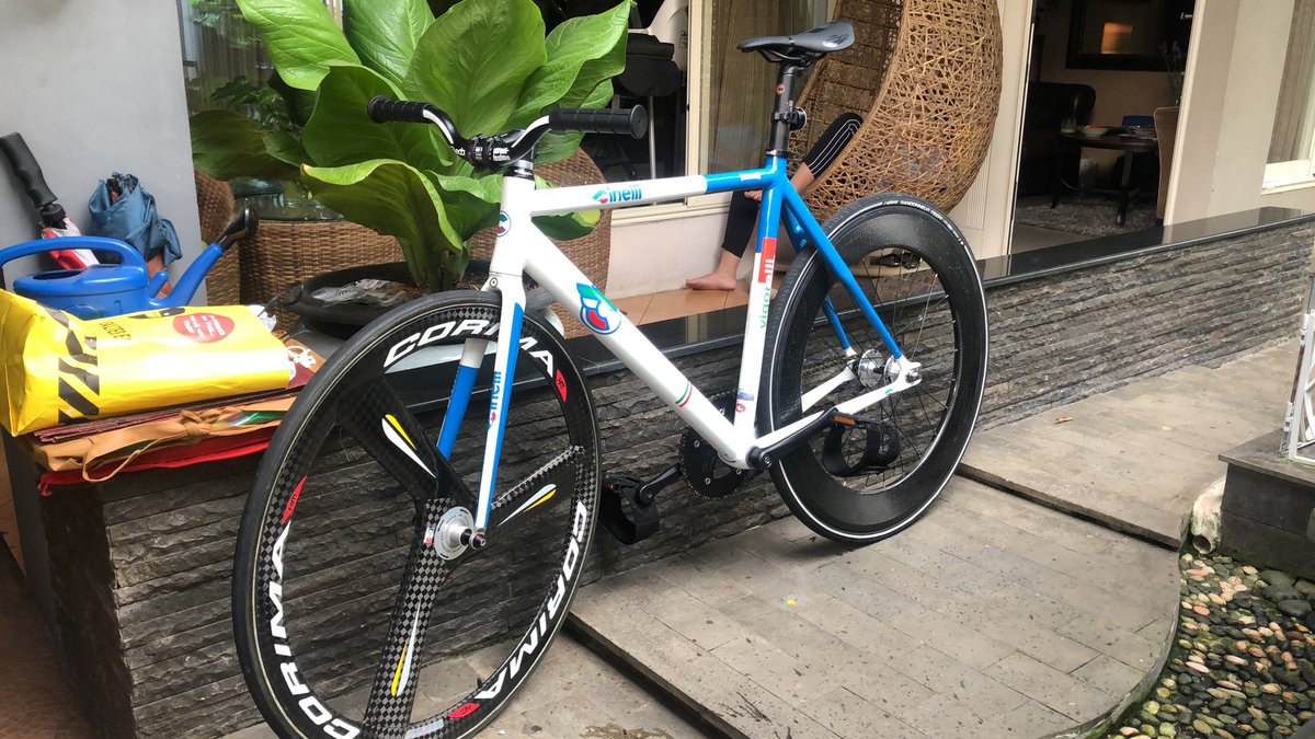 rahanandra's tweet photo. #fnfjb - WTS Corima mint condition ban tubular vittoria baru ganti minat pm/contact : 08119996867 https://t.co/r0NIrNxBpQ