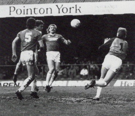 LCFCprogs's tweet photo. #FosseGold π¦ 1/2
2 Jan 1988
#LCFC v #CPFC: A New Year goal-fest; #TonyBrien & #SteveWilkinson both scored their only goals for the club; @Reidy551 notched from the back row of the East Stand, Gary Mac from the spot; @IanWright0 netted a brace for the visitors.
FT: 4-4
#LEICRY https://t.co/lE3Dz7t5p7