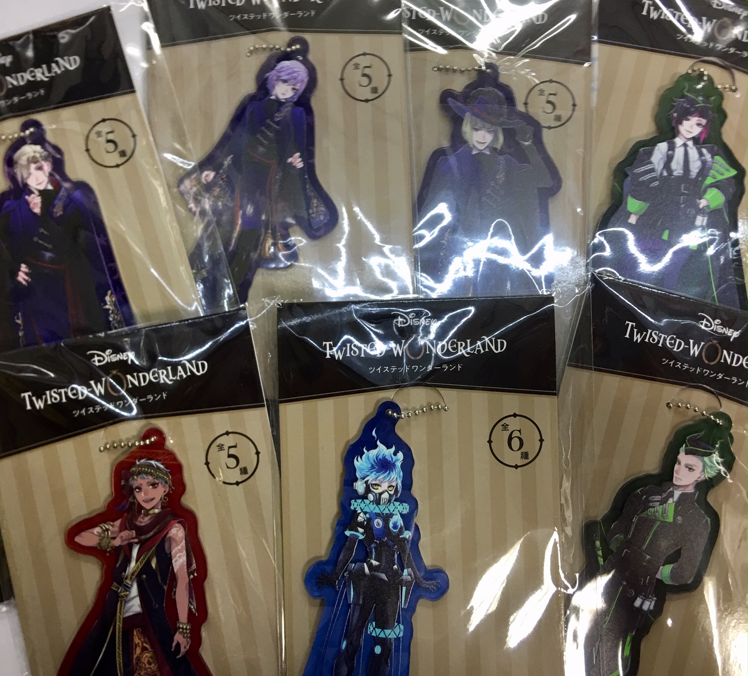 ハビコロ玩具 中野 入荷情報 ディズニー ツイステッドワンダーランド アクリルチャーム Vol 3 Vol 4 各キャラクター入荷しました この他にもツイステグッズも展開してます 引き続き買取も募集中ですので是非お持ち込みください ツイステッド