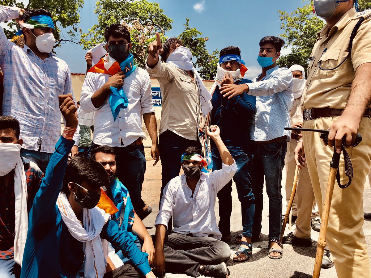 The_jaber_khan's tweet photo. यह अभियान है अधिकार का!
यह अभियान है शिक्षा का!!
सभी विधार्थियो को अगली कक्षा में प्रमोट करे! 

#examscancelled #जीतेगा_छात्र_जीतेगा_राजस्थान 
@AbhimanyuP00NIA @ashokgehlot51 @_gurjotsandhu @nsui @HansrajMeena @Ramniwaskukna @parasgurjar17 @JitendraBassi @NSUIRajasthan https://t.co/GCIk7HjKP3