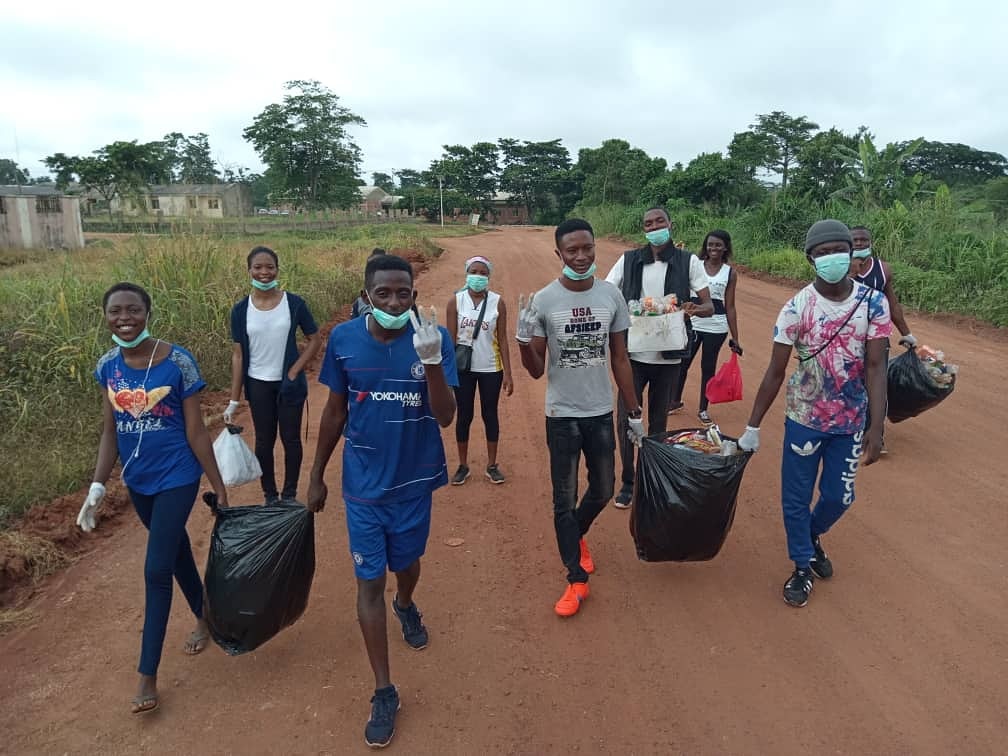 ploggingnigeria's tweet photo. When we would march in high spirits knowing we've modeled beyond words the need for a clean environment. 😊

#Plogging #PloggingClubFUTA
#WeKeepFitToKeepClean
#FitPeopleInCleanCommunities https://t.co/UdDuHB2B3O