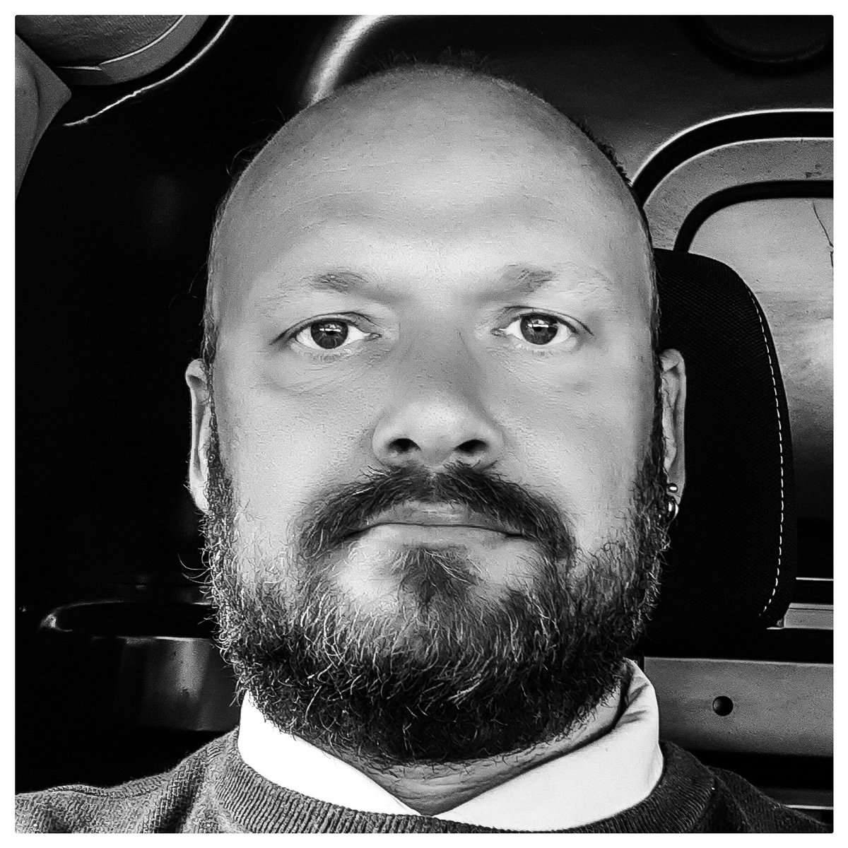 subatomic012's tweet photo. Black and white headshot practice using the phone inbetween customer visits yesterday. Have a great weekend everyone. 
©️ S. Muston Photography.
.
#headshots #selfphotography #selfie #practicemakesperfect #practice #blackandwhitephotography #monochromeportrait #beardlife https://t.co/n9g5vuRhiz