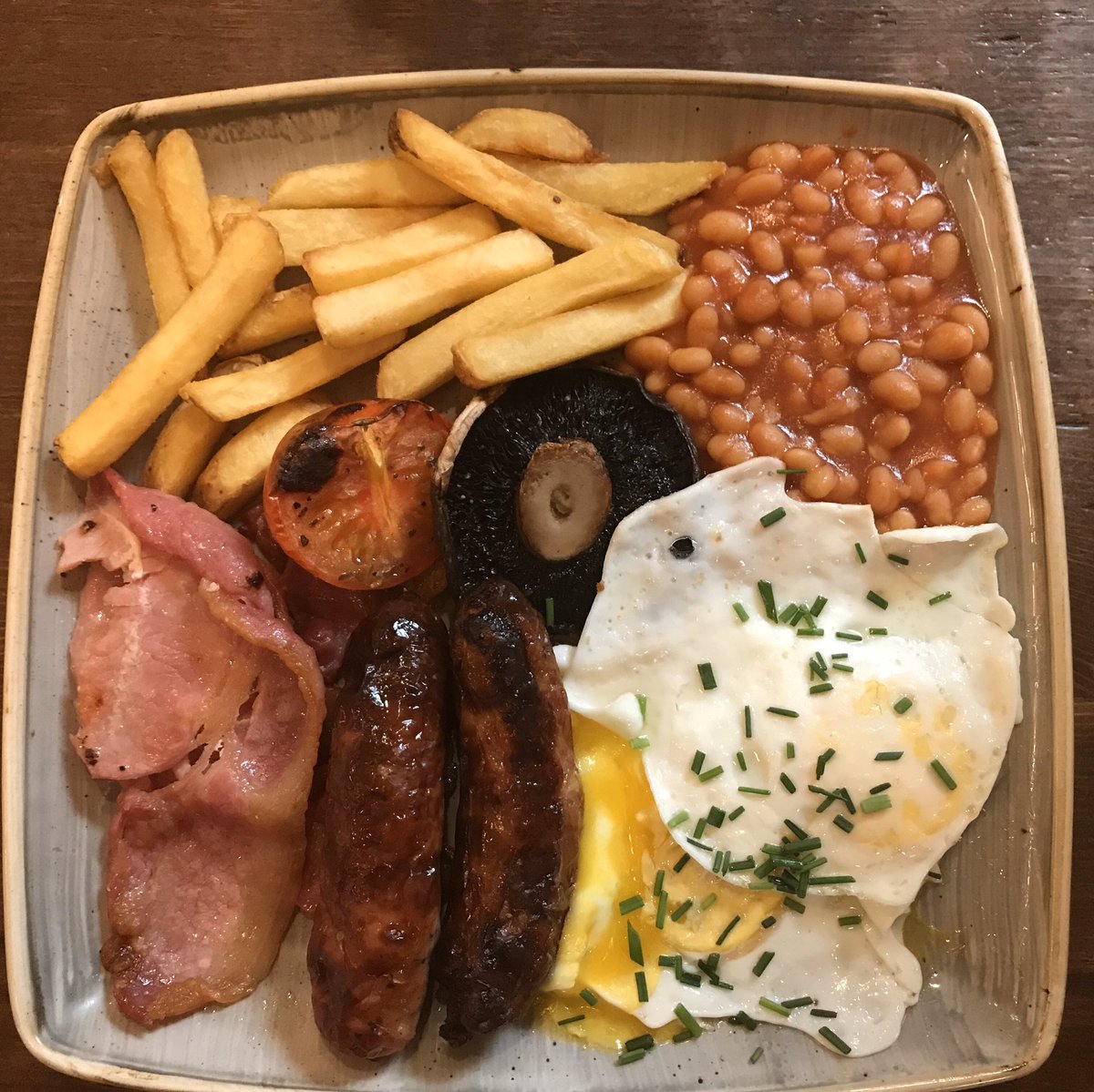 cookingdelight_'s tweet photo. Celebrating Saturday 4th July with a big fry up for breakfast!!😋🙌Happy Super Saturday England! 🏴󠁧󠁢󠁥󠁮󠁧󠁿 Happy Independence Day America! 🇺🇸 #breakfast #IndependenceDay #SuperSaturday #London #cooking #PubsReopening #foodblog #youtuber #subscribe #recipes #blm #BlackBusiness #4thofJuly https://t.co/Utj69RDlMk