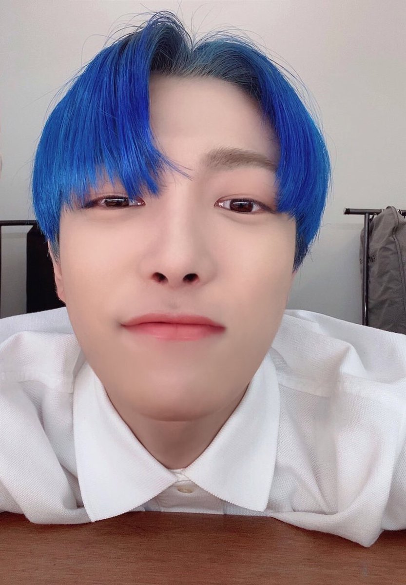 ATEEZofficial's tweet photo. [#홍중] 더운 날엔 시원한 홍중이 생각하기😊☀️
#ATEEZ #에이티즈 https://t.co/jyhsArNIkI