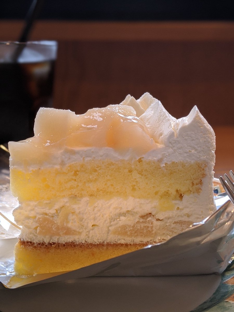 sunaf's tweet image. 今月のショートケーキを食べにきました。桃ウマー　@genoise_cake