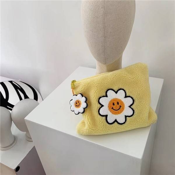 apshop14x's tweet photo. กระเป๋าดอกไม้​สีเหลืองน่ารัก​ ใส่ของได้เยอะ🌻✨ [pre-order]
-ราคา 273 บาท
-ขนาด : 23*19 cm
#กระเป๋า #กระเป๋าผ้า https://t.co/7EkNdT5K0g