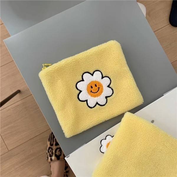 apshop14x's tweet photo. กระเป๋าดอกไม้​สีเหลืองน่ารัก​ ใส่ของได้เยอะ🌻✨ [pre-order]
-ราคา 273 บาท
-ขนาด : 23*19 cm
#กระเป๋า #กระเป๋าผ้า https://t.co/7EkNdT5K0g