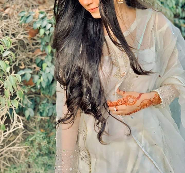 AlinaBhatti7's tweet photo. قرار ملتا ہی نہیں تیرے بغیر
میں سج سنور کے بھی اداس رہتی ہوں 🌹 https://t.co/zjYPhP2hyp