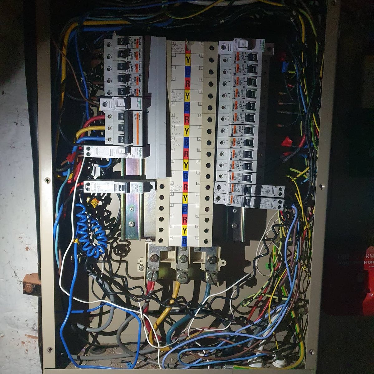 PrestonElec's tweet photo. @SchneiderUK is there an isolator available for this db? https://t.co/KXCpfgROj1