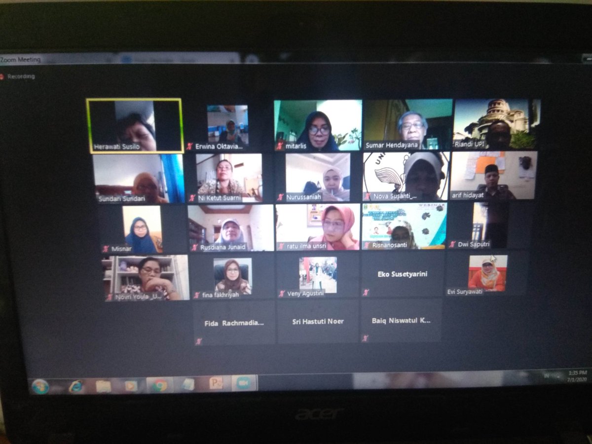 winatav's tweet photo. Collaborative research online meeting # webinar with Pak Sumar and other 20 Universities in Indonesia #lessonstudy #learningfrompeople #learningimprovement... Alhamdulillah tahun ini berlanjut walaupun dgn kondisi covid19... Wish the best ππ https://t.co/tzxU0xNnS0