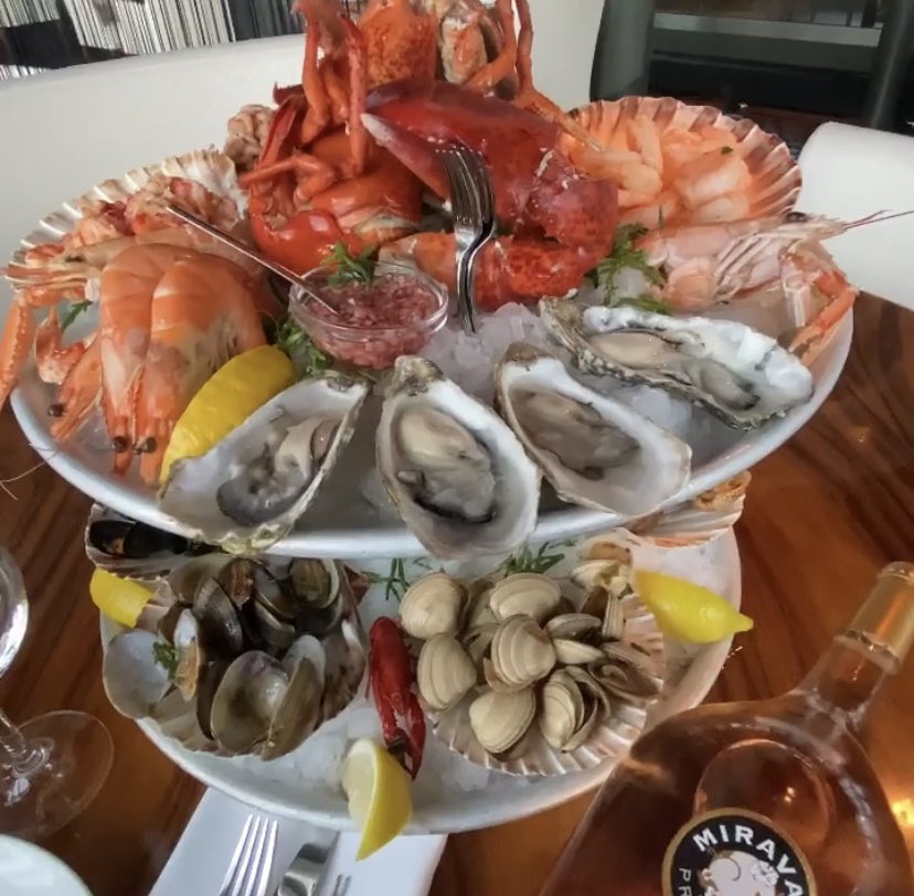 viswaasdorp's tweet photo. Ook zo een trek in een pannetje #Mosselen of een #FruitdeMer ? Kom langs we hebben ruime keuze Spartel verse #Vis #Schaaldieren en #Schelpdieren . #HollandseNieuwe #Haring en de lekkerste #Oesters maak van dit herfstige weekend een #Visweekend #Gezond #Goodfoodgoodmood https://t.co/KRFx1QGjve