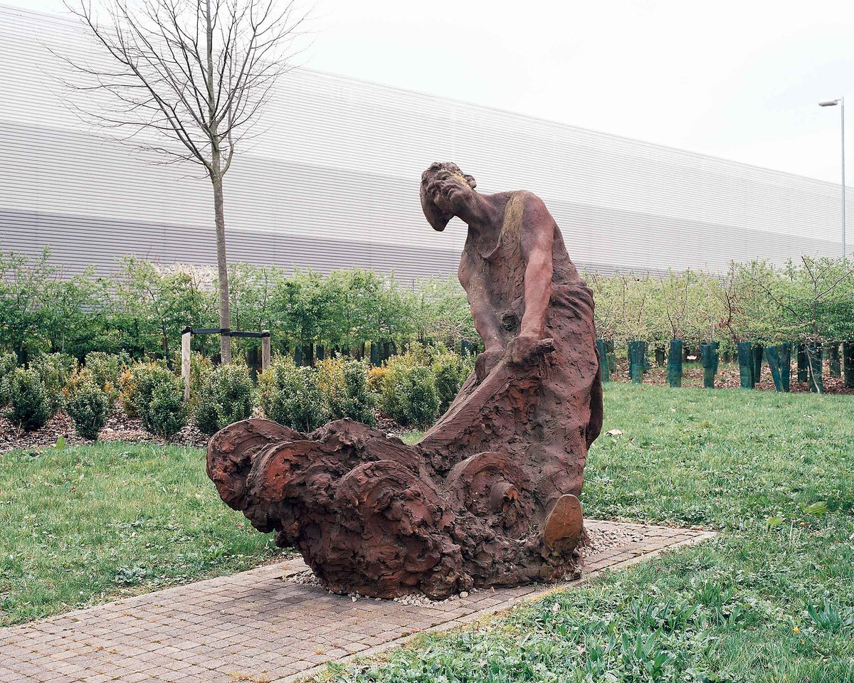 sculpturetownUK's tweet photo. Are you up for visiting everything now open, or still hankering after some green space this weekend? Follow our Cycle Loop and find Runaway Rotavator, on our new website (link in bio). Don't forget to tag us in your photos 😀#harlowsculpturetown https://t.co/OnEdrzfcpH