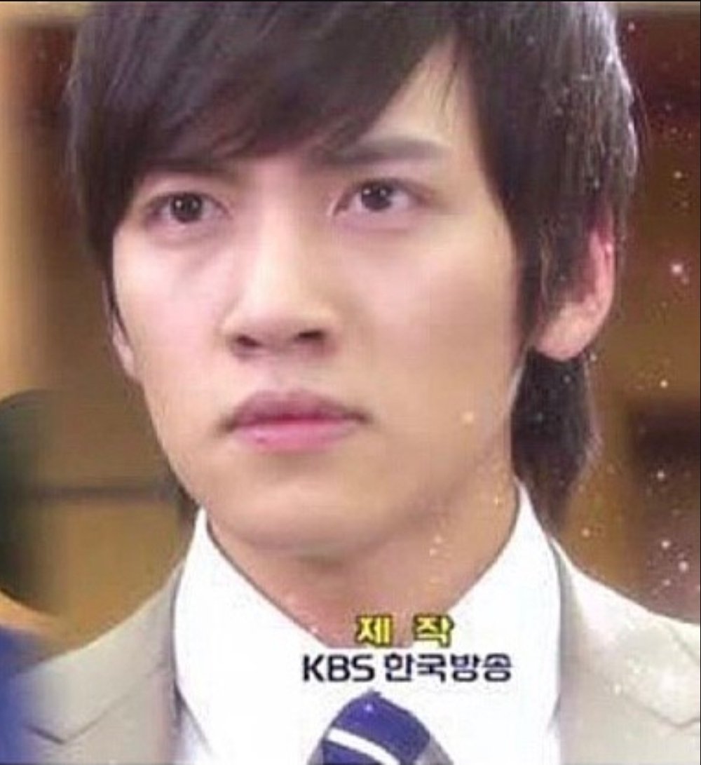 韓国美容整形室長 男性は鼻で印象変わりますね ジ チャンウク 凄く高いプロテーゼいれてる 小鼻縮小も