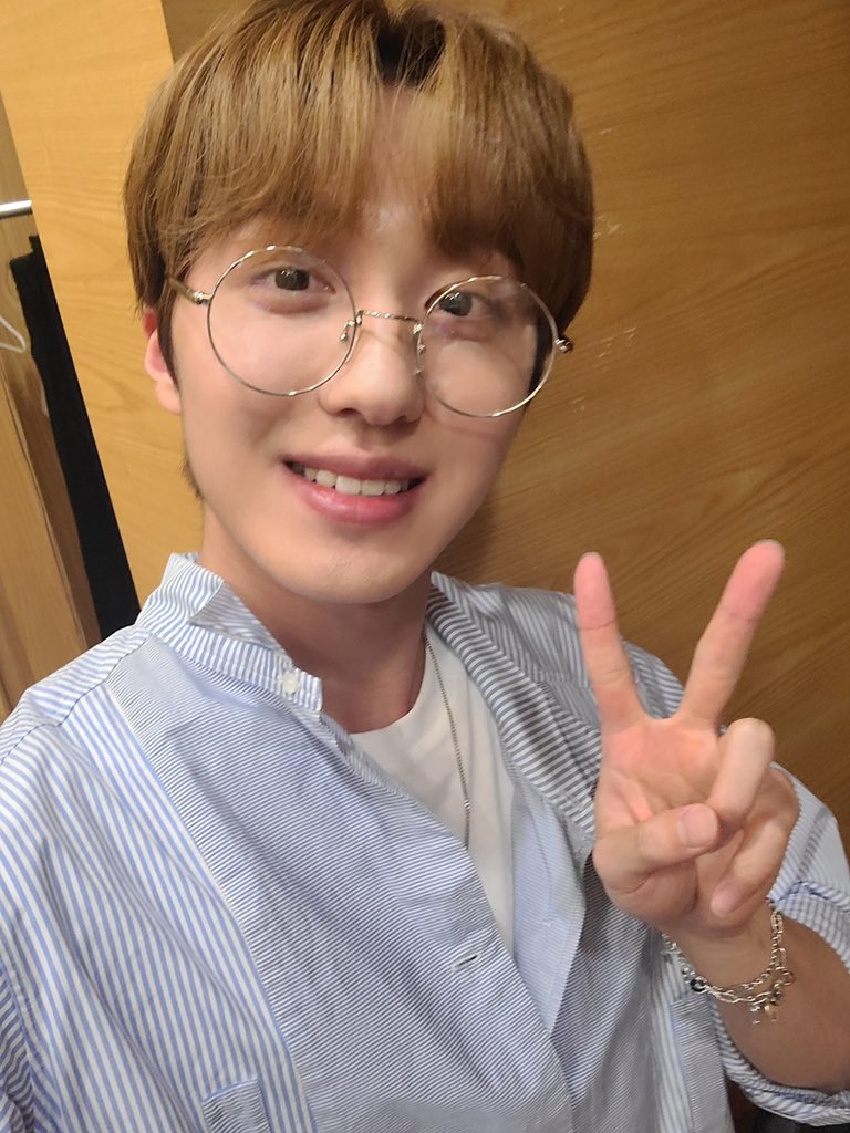 SF9_FANCLUB's tweet photo. [📸] 동글 동글 안경과 강찬희! 이 조합 최고된다😍 

#SF9 #에스에프나인 #찬희 #CHANI https://t.co/J0znyzP95p